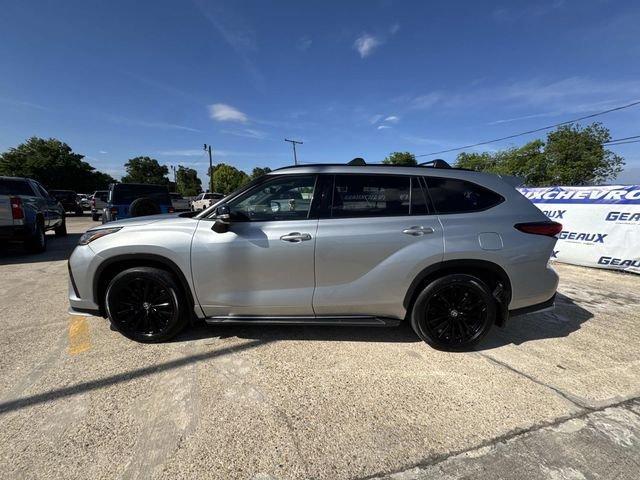 used 2023 Toyota Highlander car, priced at $38,496