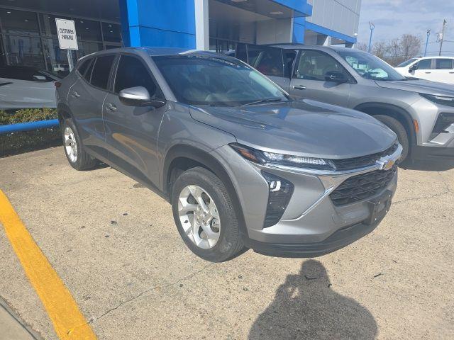 used 2025 Chevrolet Trax car, priced at $19,595