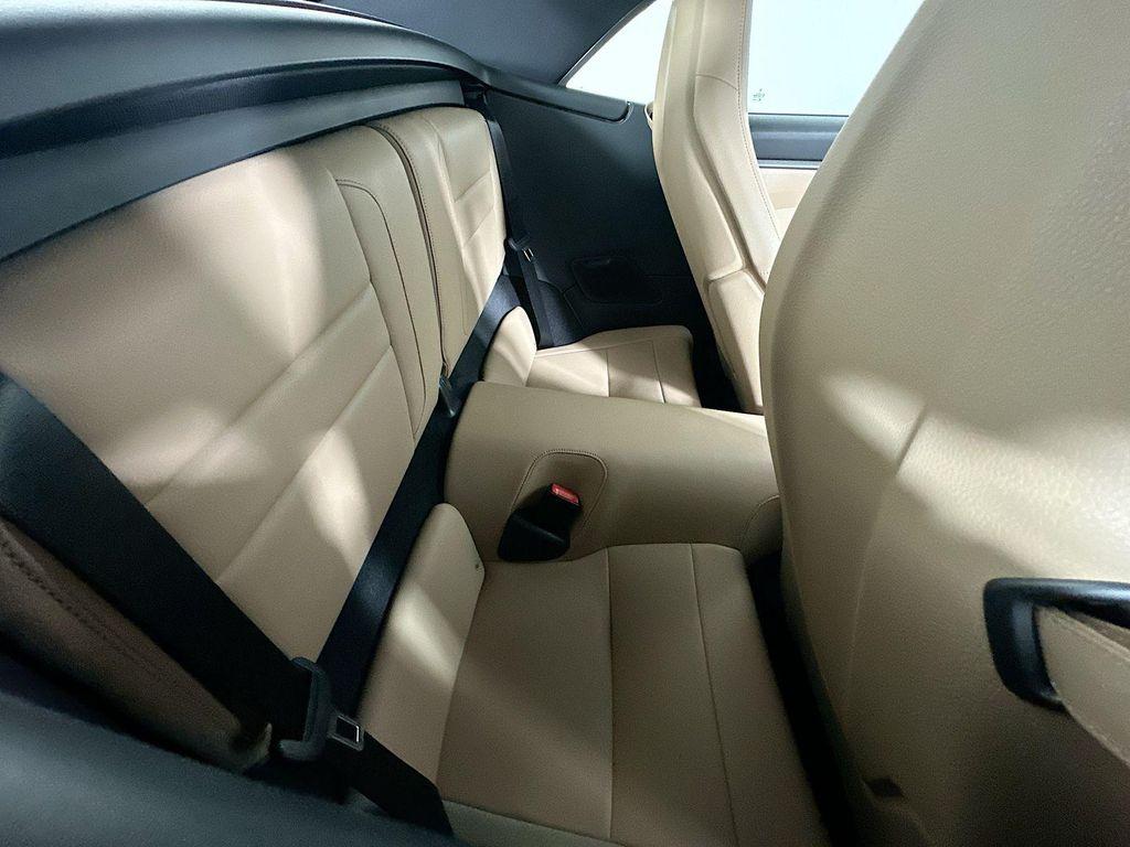 Porsche 911 view 35