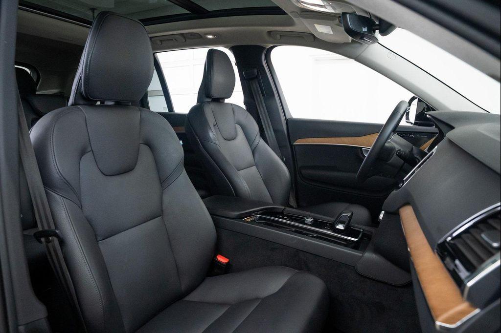 2024 Onyx Black Metallic Volvo XC90