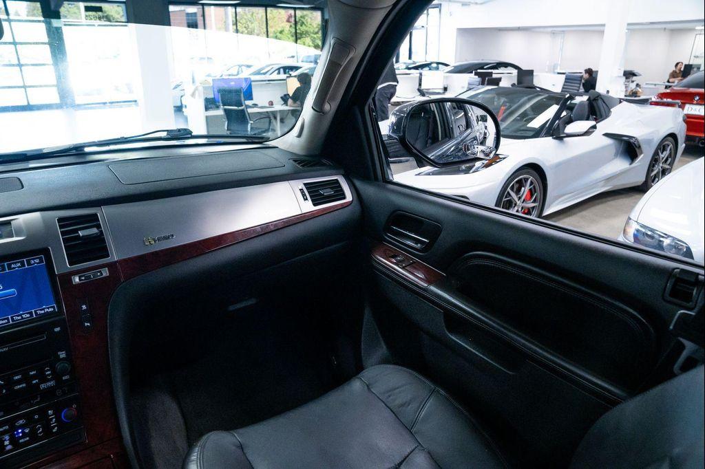 used 2010 Cadillac Escalade Hybrid car, priced at $11,990