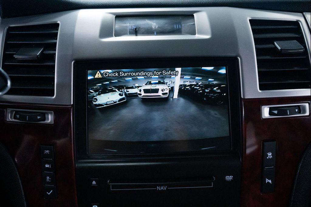 used 2010 Cadillac Escalade Hybrid car, priced at $11,990