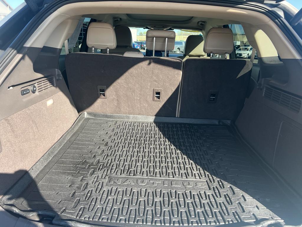 used 2023 Lincoln Nautilus car, priced at $37,495