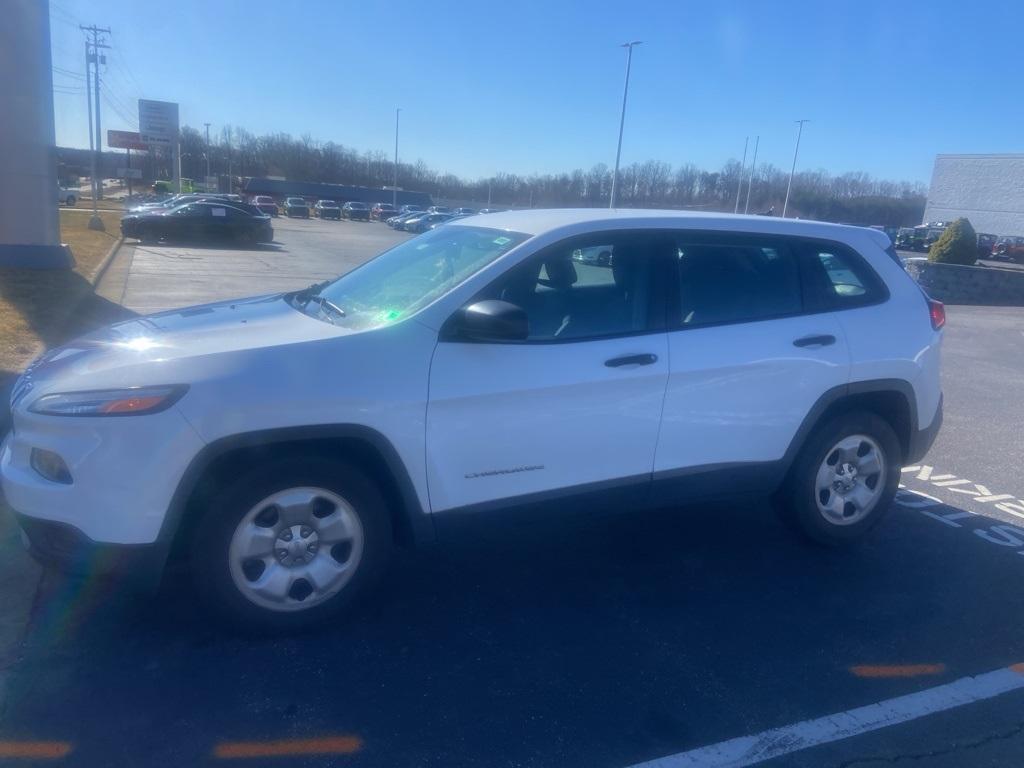 used 2015 Jeep Cherokee car, priced at $3,000