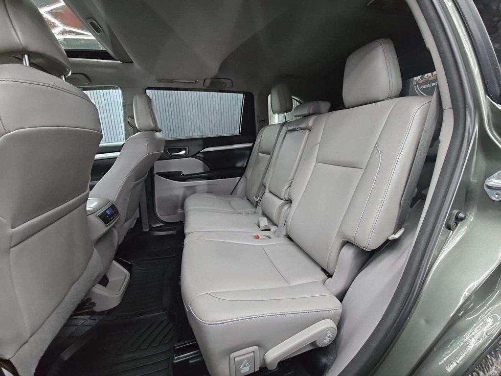 used 2018 Toyota Highlander car, priced at $22,999