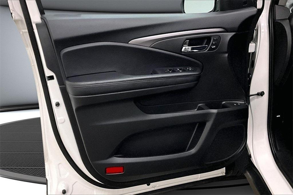 used 2022 Honda Pilot car, priced at $25,399