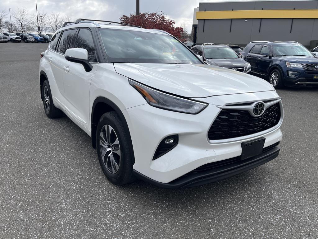 used 2021 Toyota Highlander car, priced at $31,399