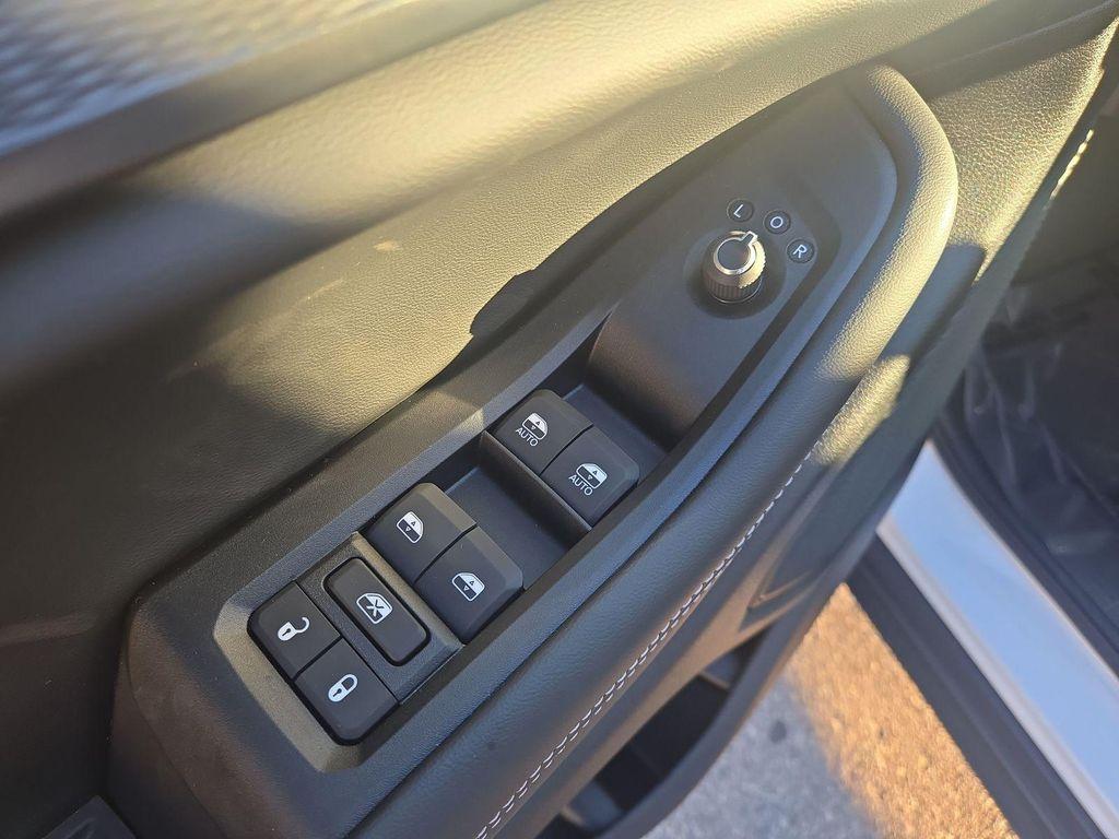 new 2025 Jeep Grand Cherokee car, priced at $40,480