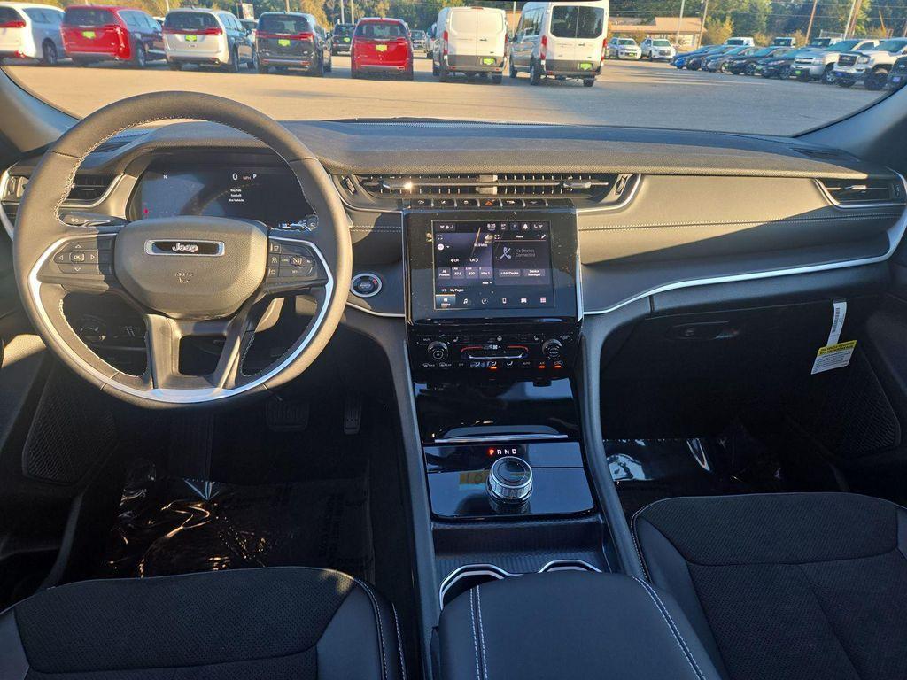 new 2025 Jeep Grand Cherokee car, priced at $40,480