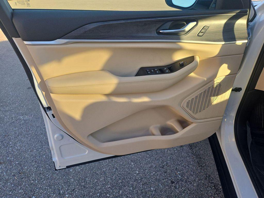 new 2025 Jeep Grand Cherokee L car, priced at $49,980