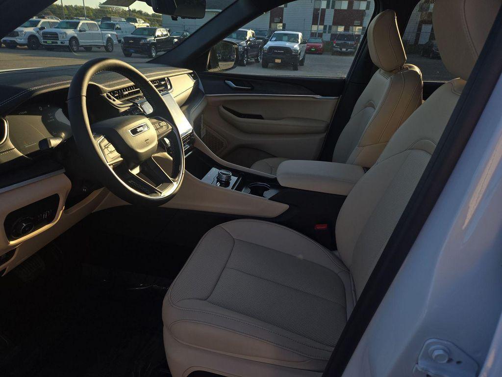 new 2025 Jeep Grand Cherokee L car, priced at $49,980