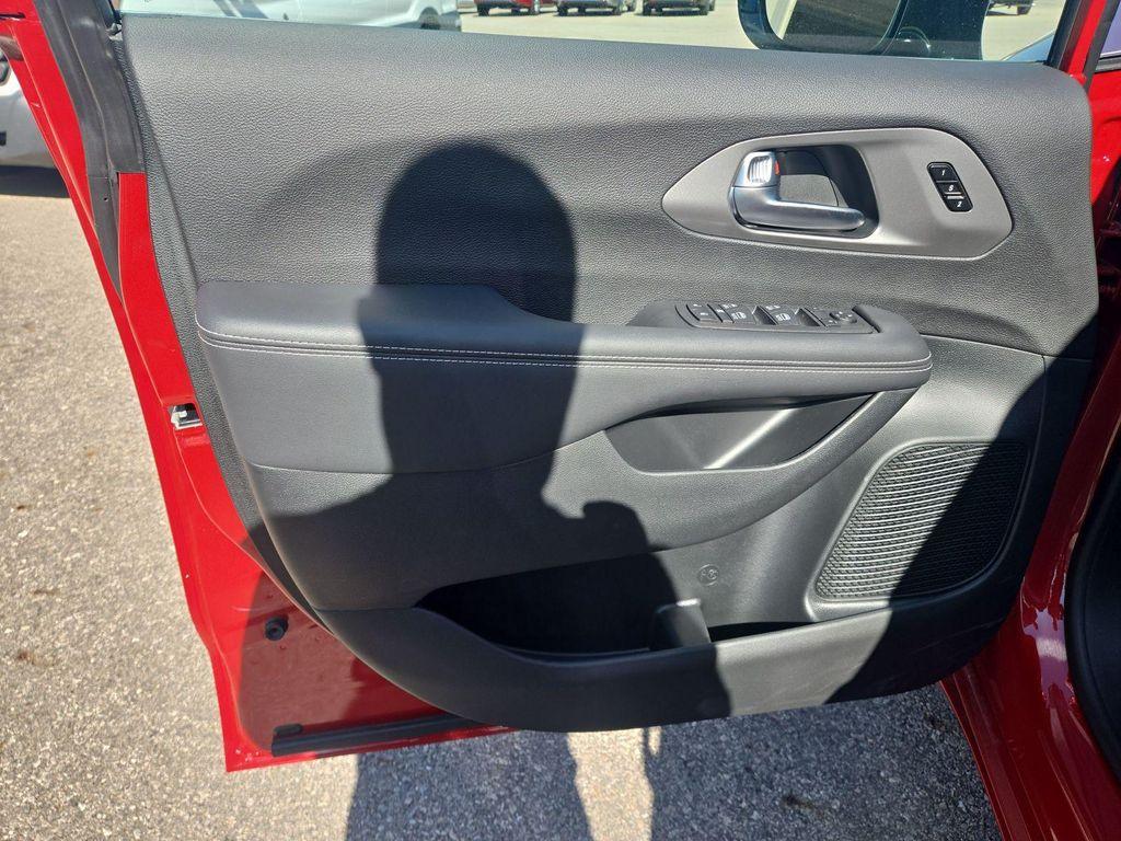 new 2026 Chrysler Pacifica car, priced at $45,980