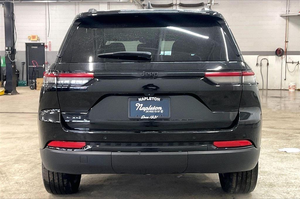 used 2023 Jeep Grand Cherokee car, priced at $28,423