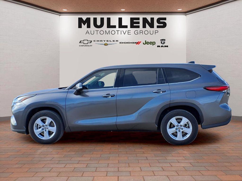 used 2022 Toyota Highlander car, priced at $23,911