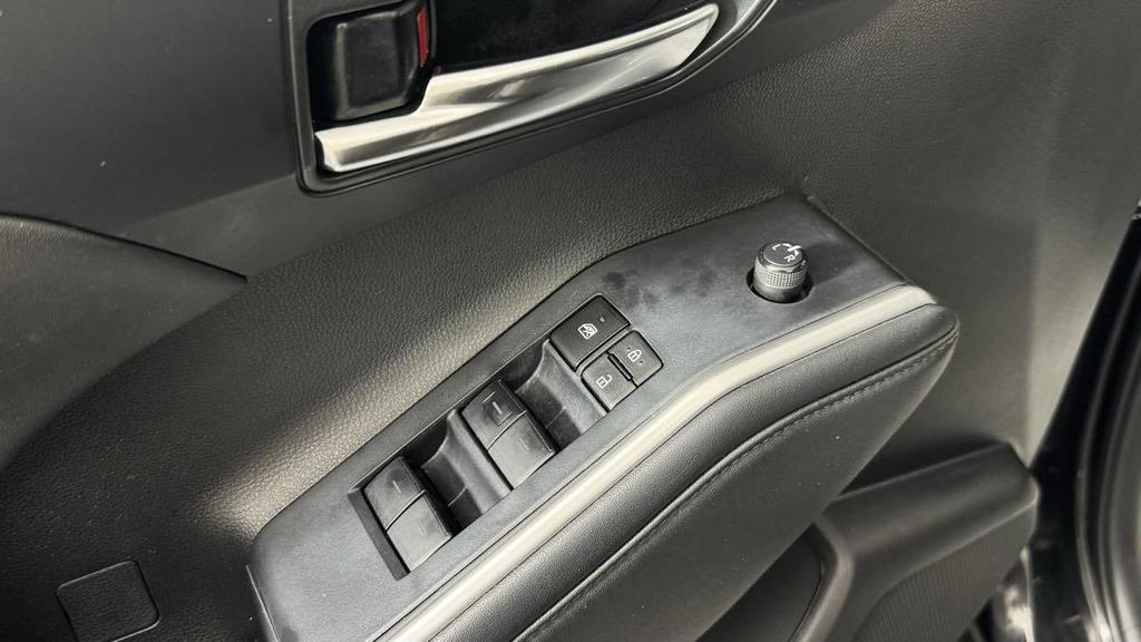 used 2023 Toyota Highlander car, priced at $35,995