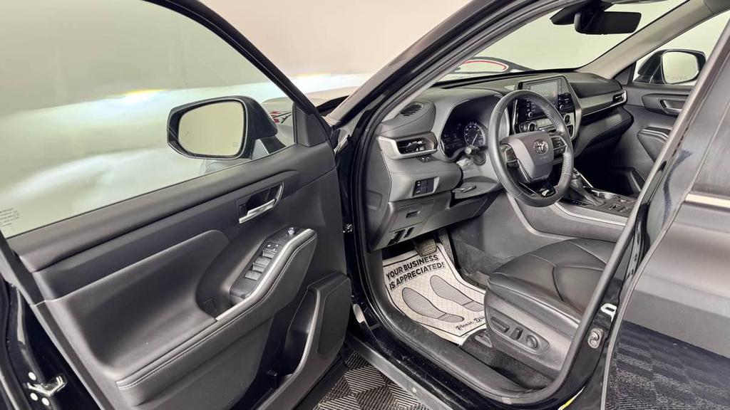 used 2021 Toyota Highlander car, priced at $29,995