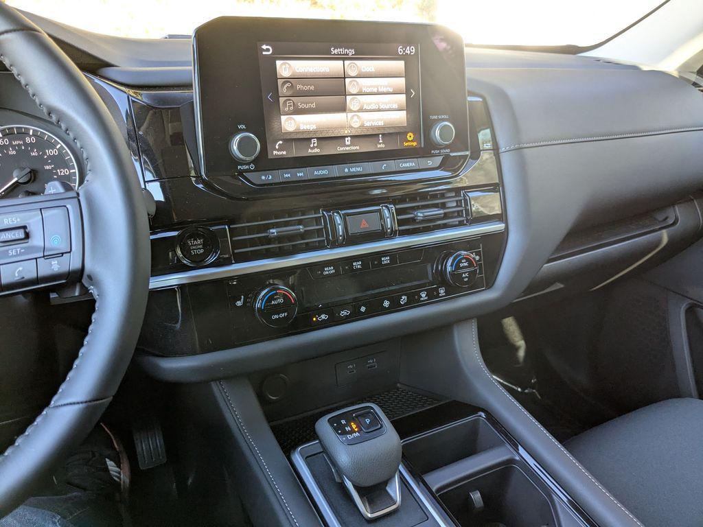 new 2025 Nissan Pathfinder car, priced at $36,584