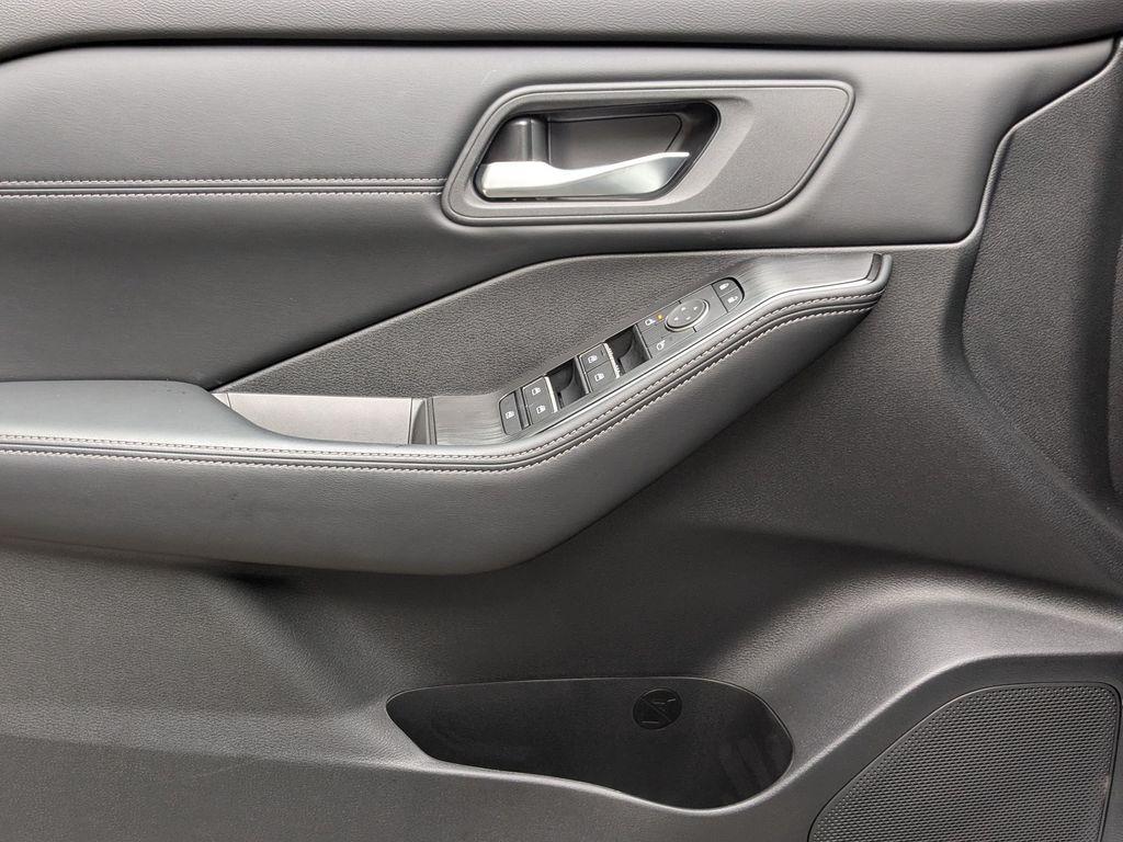 new 2025 Nissan Rogue car