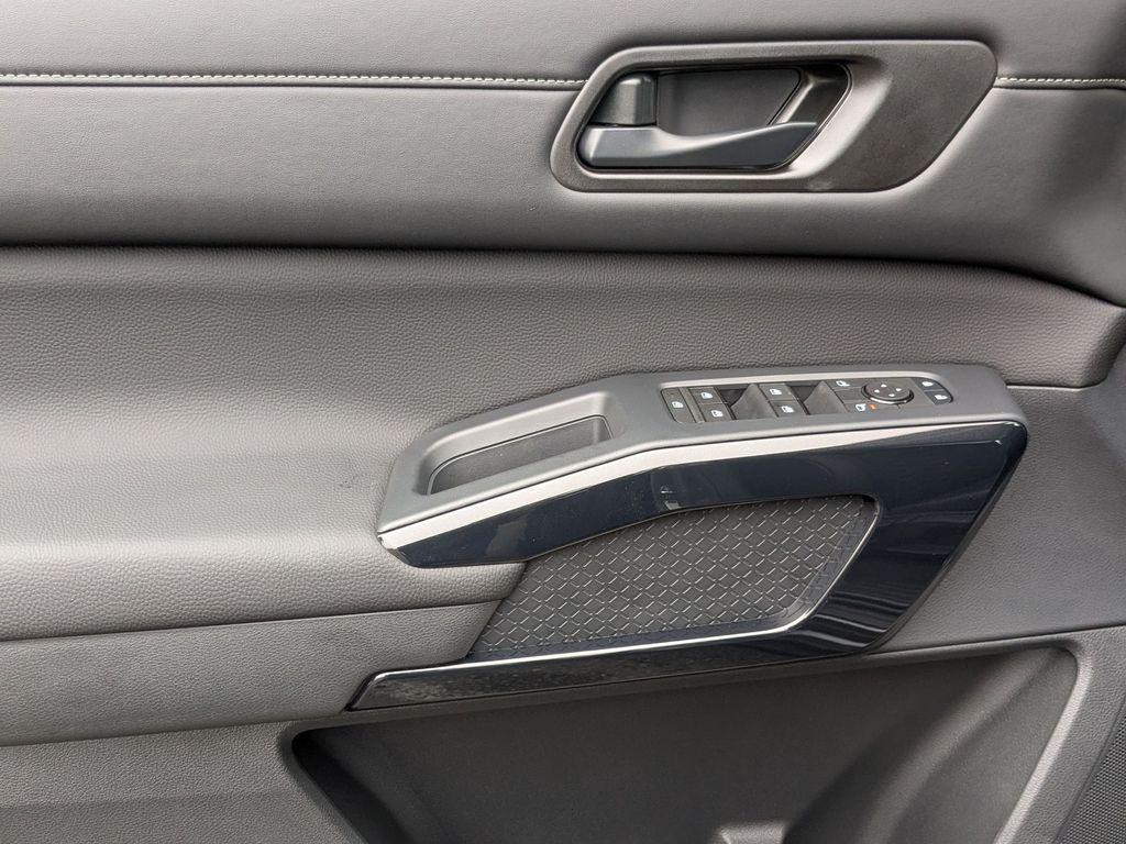 new 2025 Nissan Pathfinder car, priced at $30,975