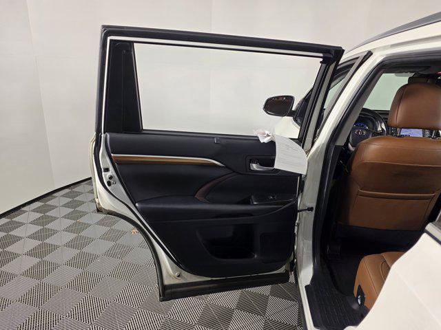 used 2019 Toyota Highlander car, priced at $25,890