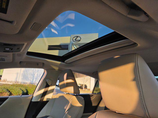 used 2021 Lexus ES 300h car, priced at $31,956