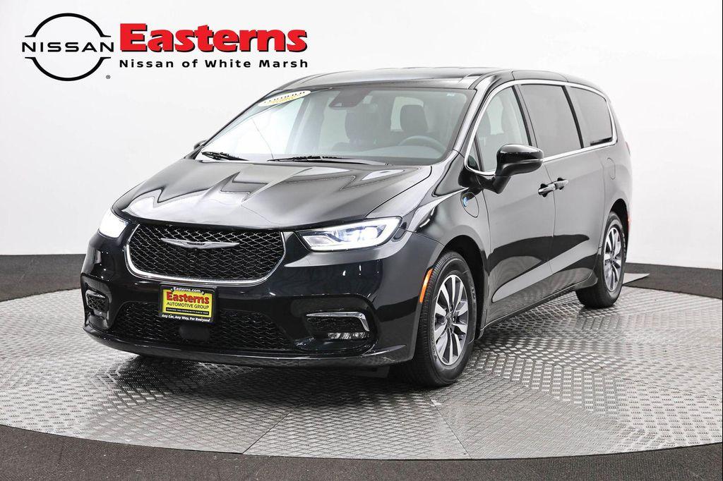 used 2023 Chrysler Pacifica Hybrid car, priced at $26,274