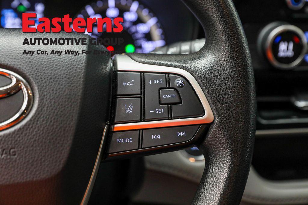 used 2022 Toyota Highlander car, priced at $27,950