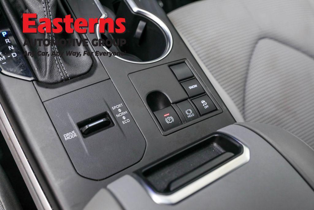 used 2023 Toyota Highlander car, priced at $30,950