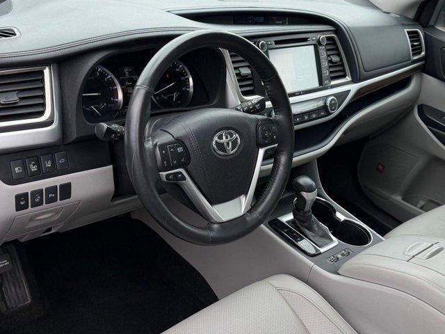 used 2015 Toyota Highlander car, priced at $16,899
