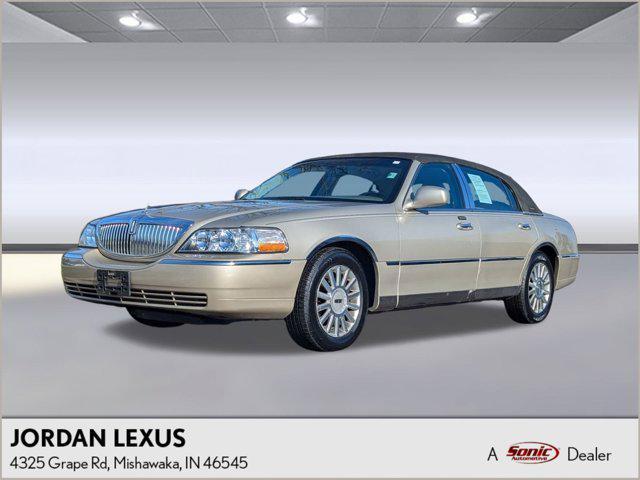 used 2004 Lincoln Town Car car, priced at $4,999