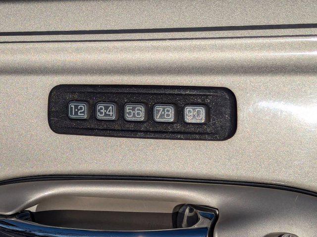 used 2004 Lincoln Town Car car, priced at $4,999