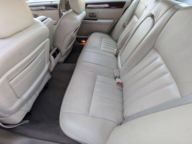 used 2004 Lincoln Town Car car, priced at $4,999
