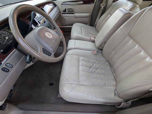used 2004 Lincoln Town Car car, priced at $4,999