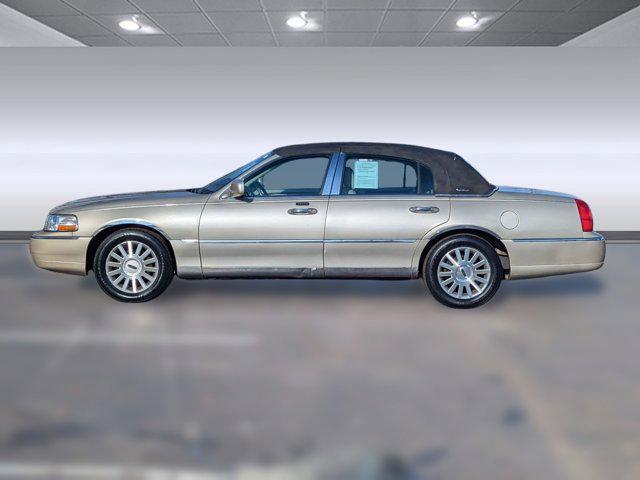 used 2004 Lincoln Town Car car, priced at $4,999
