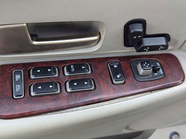 used 2004 Lincoln Town Car car, priced at $4,999