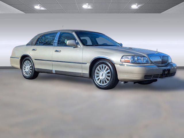 used 2004 Lincoln Town Car car, priced at $4,999