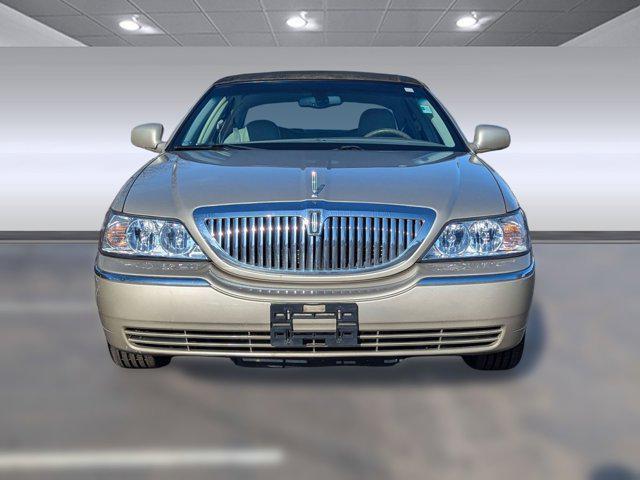 used 2004 Lincoln Town Car car, priced at $4,999