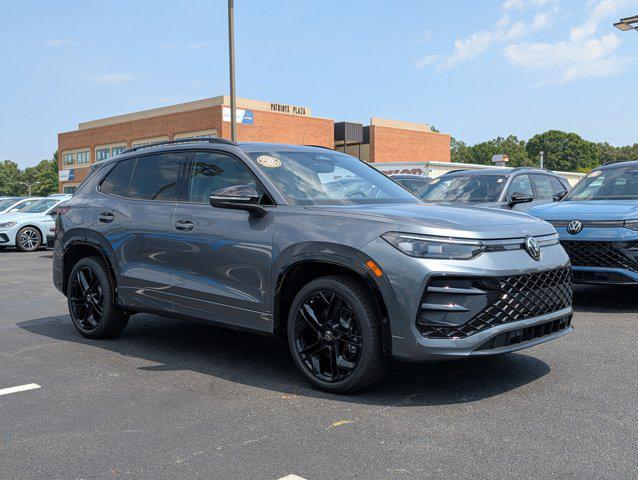 new 2025 Volkswagen Tiguan car, priced at $33,083