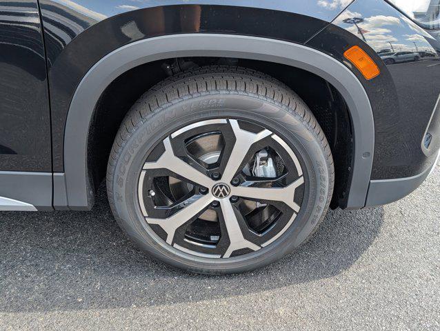 new 2025 Volkswagen Tiguan car, priced at $32,999