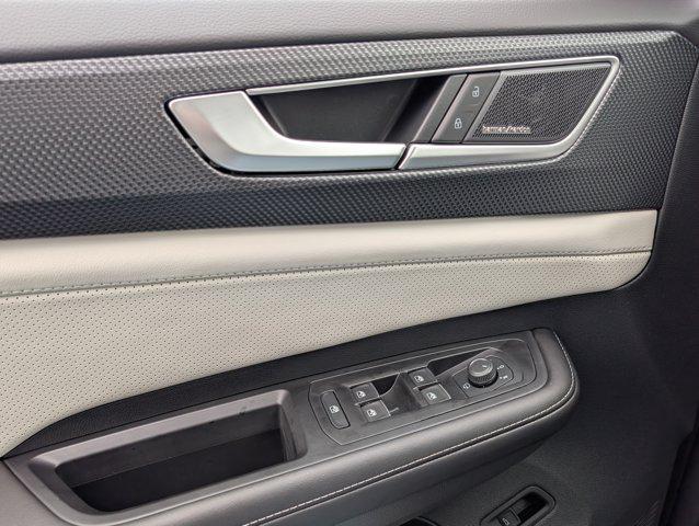 new 2026 Volkswagen Atlas Cross Sport car, priced at $52,261