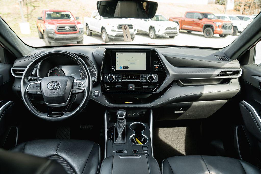 used 2023 Toyota Highlander car, priced at $38,950
