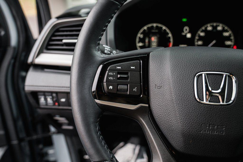 used 2025 Honda Odyssey car, priced at $40,950