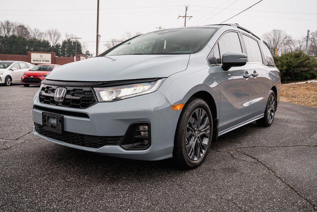 used 2025 Honda Odyssey car, priced at $40,950