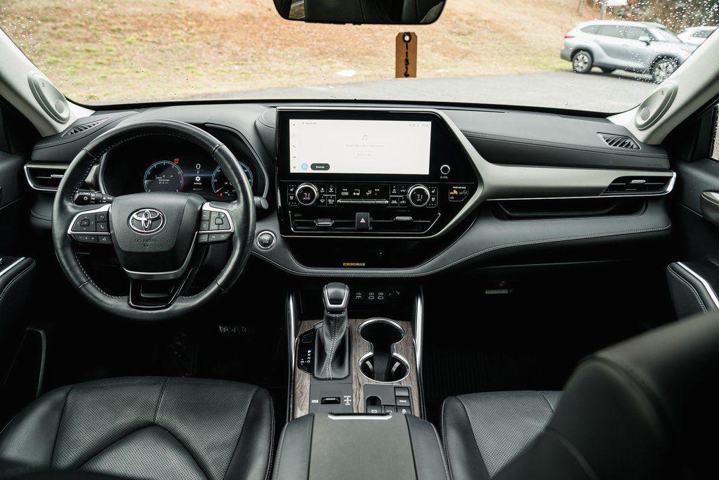 used 2023 Toyota Highlander car, priced at $37,950