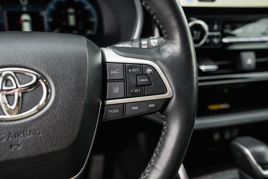 used 2023 Toyota Highlander car, priced at $38,950