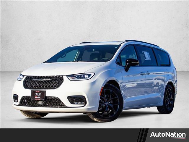 used 2025 Chrysler Pacifica car, priced at $35,451