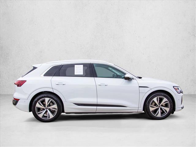 Audi Q8 e-tron view 4