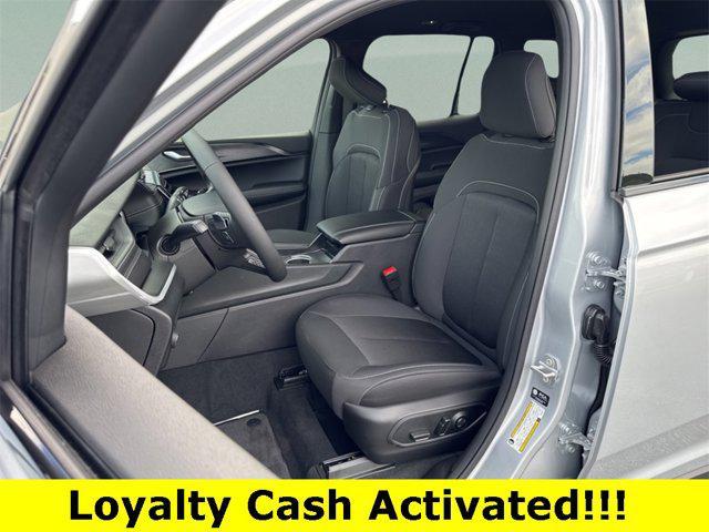 new 2025 Jeep Grand Cherokee car, priced at $33,989