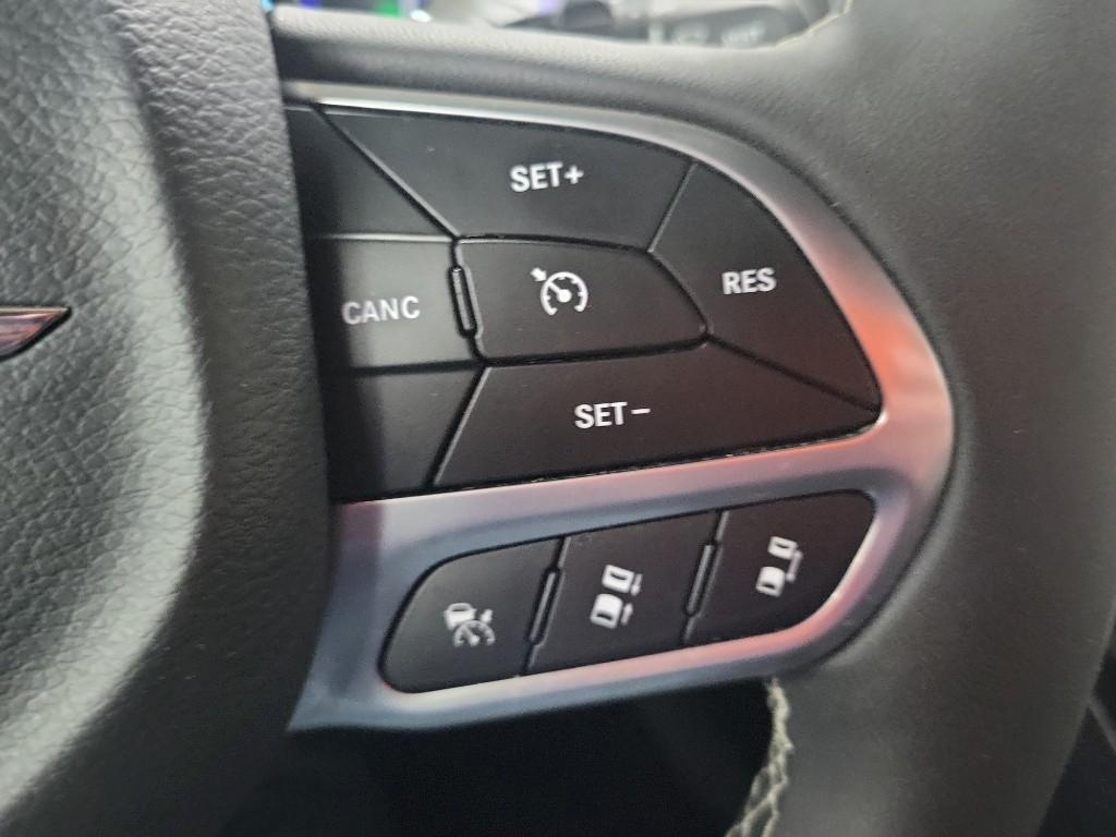 used 2025 Chrysler Pacifica car, priced at $29,997