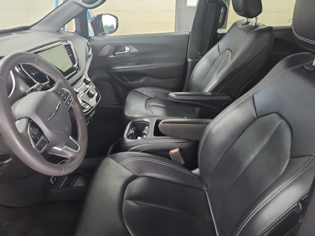 used 2025 Chrysler Pacifica car, priced at $29,997